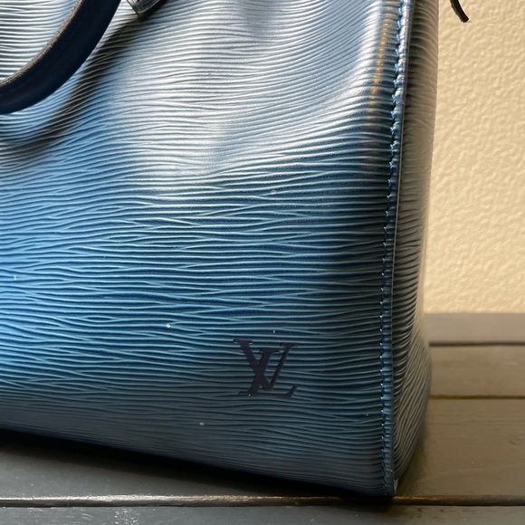 SOLD!! 🎉Louis Vuitton Speedy 30 Shoulder Bag Blue Epi Leather - Picture 3 of 15
